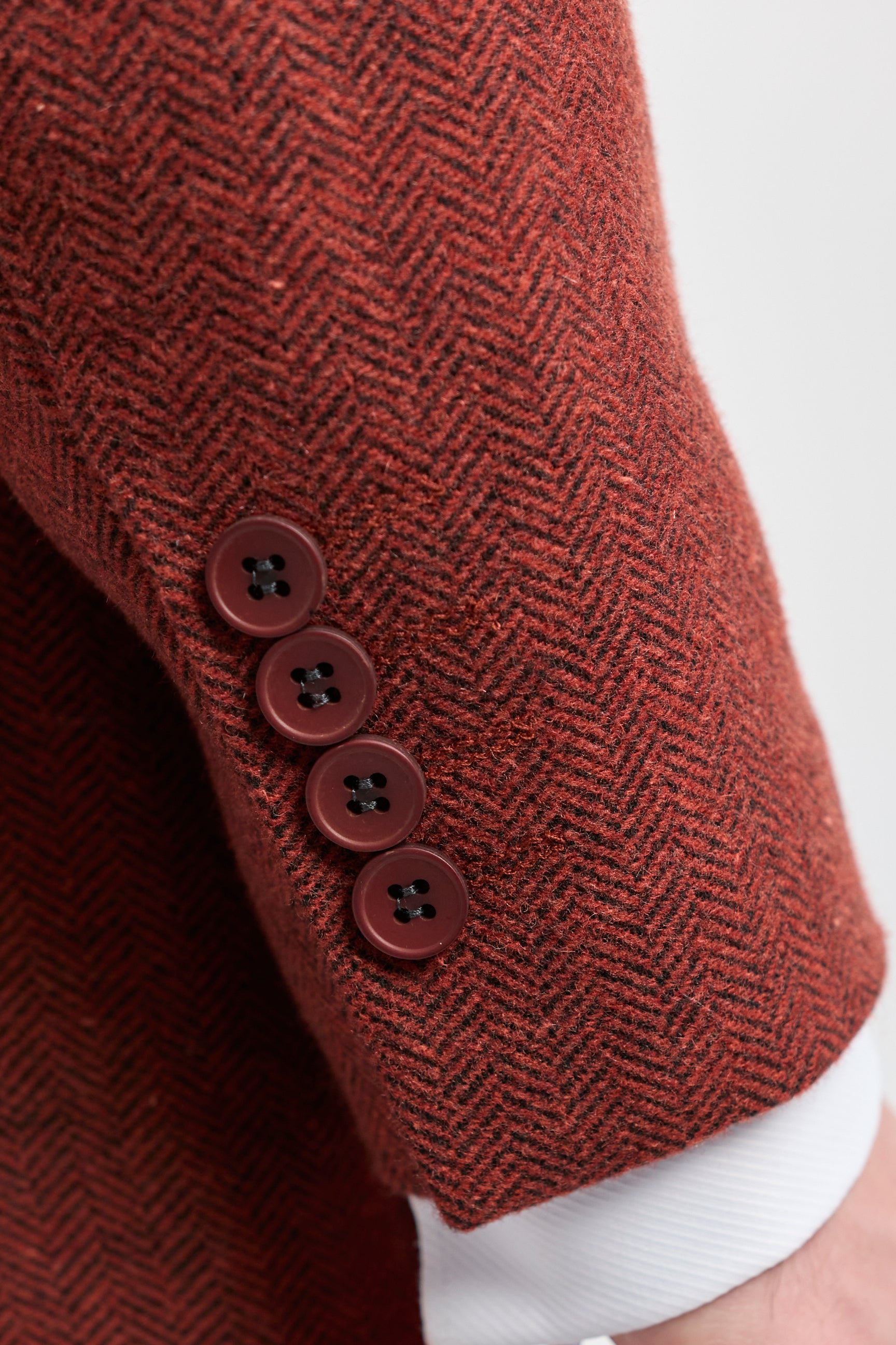 Rūsas krāsas "Herringbone" tvīda trīsdaļīgs uzvalks