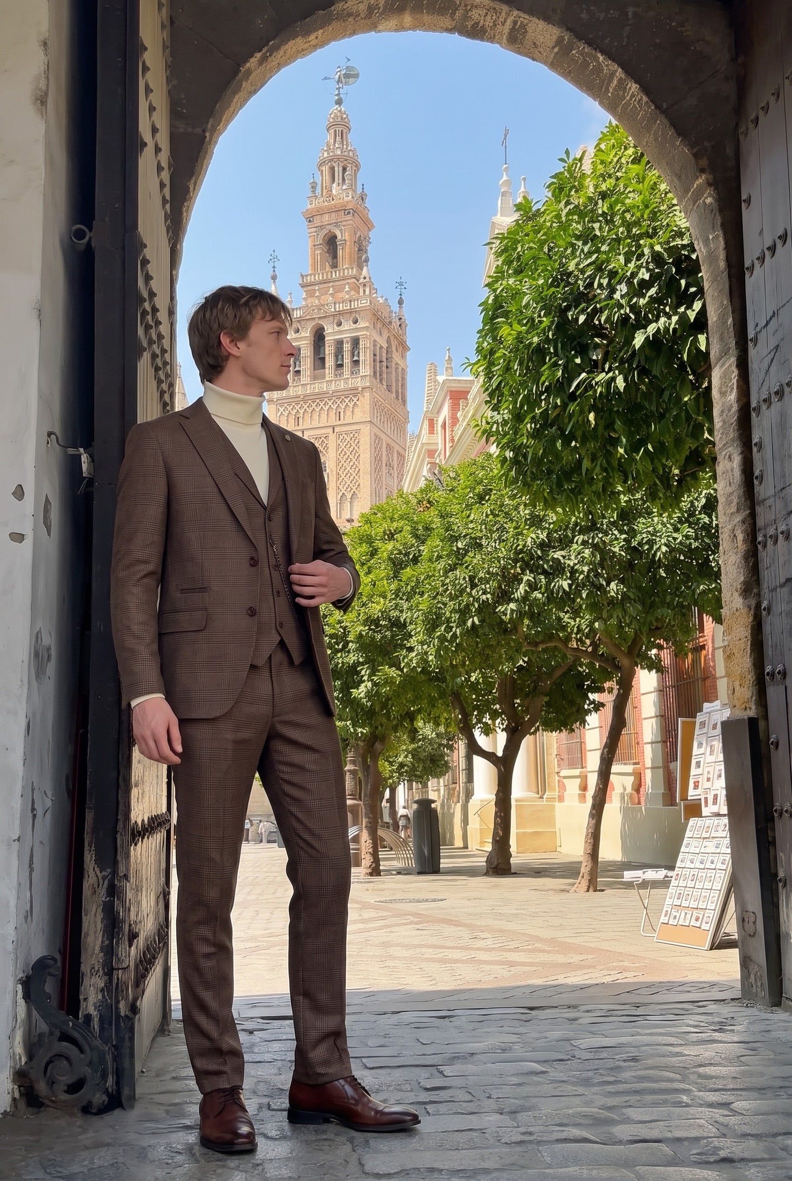 Look #1011 styled with Vīriešu krēmkrāsas džemperis ar apkakli un mīkstu viskozes maisījuma garām piedurknēm, adīts džemperis ar augstu apkakli