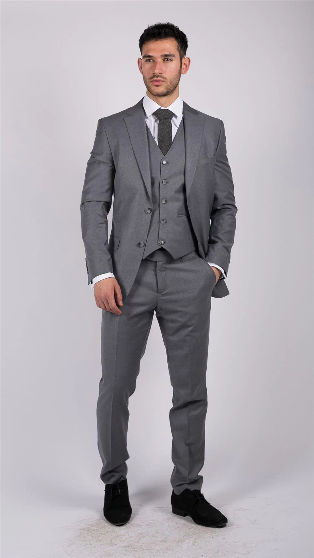 Vīriešu klasisks pelēks trīsdaļīgs uzvalks, pieguļošs, vintage, retro, elegants, formāls, kāzu tērps