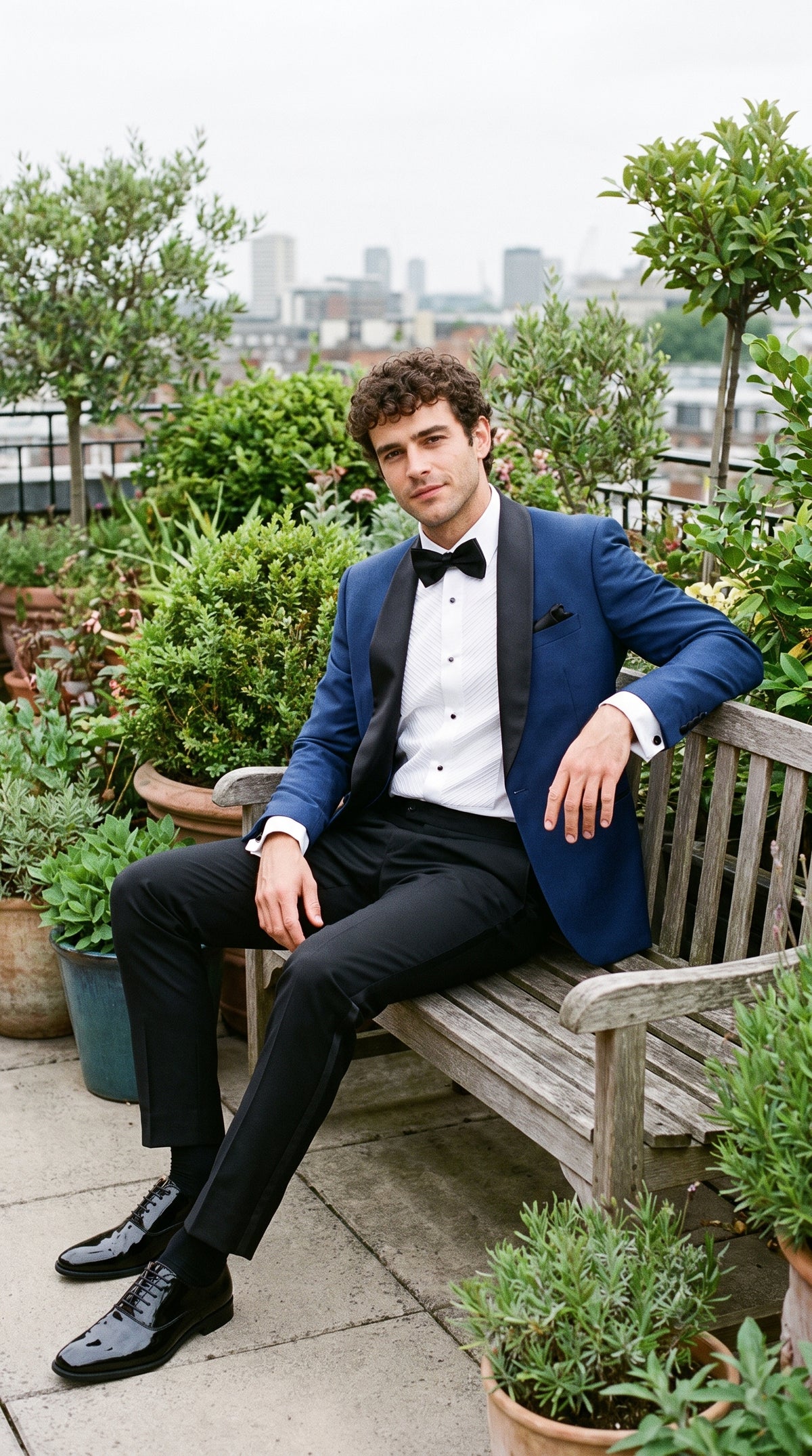 Look #800 styled with Aspen - vīriešu zils divdaļīgs smokinga uzvalks ar šallei līdzīgu apkakli