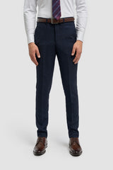 Vīriešu debeszils rūtainais trīsdaļīgais uzvalks ar kontrastējošām tumši zilām biksēm