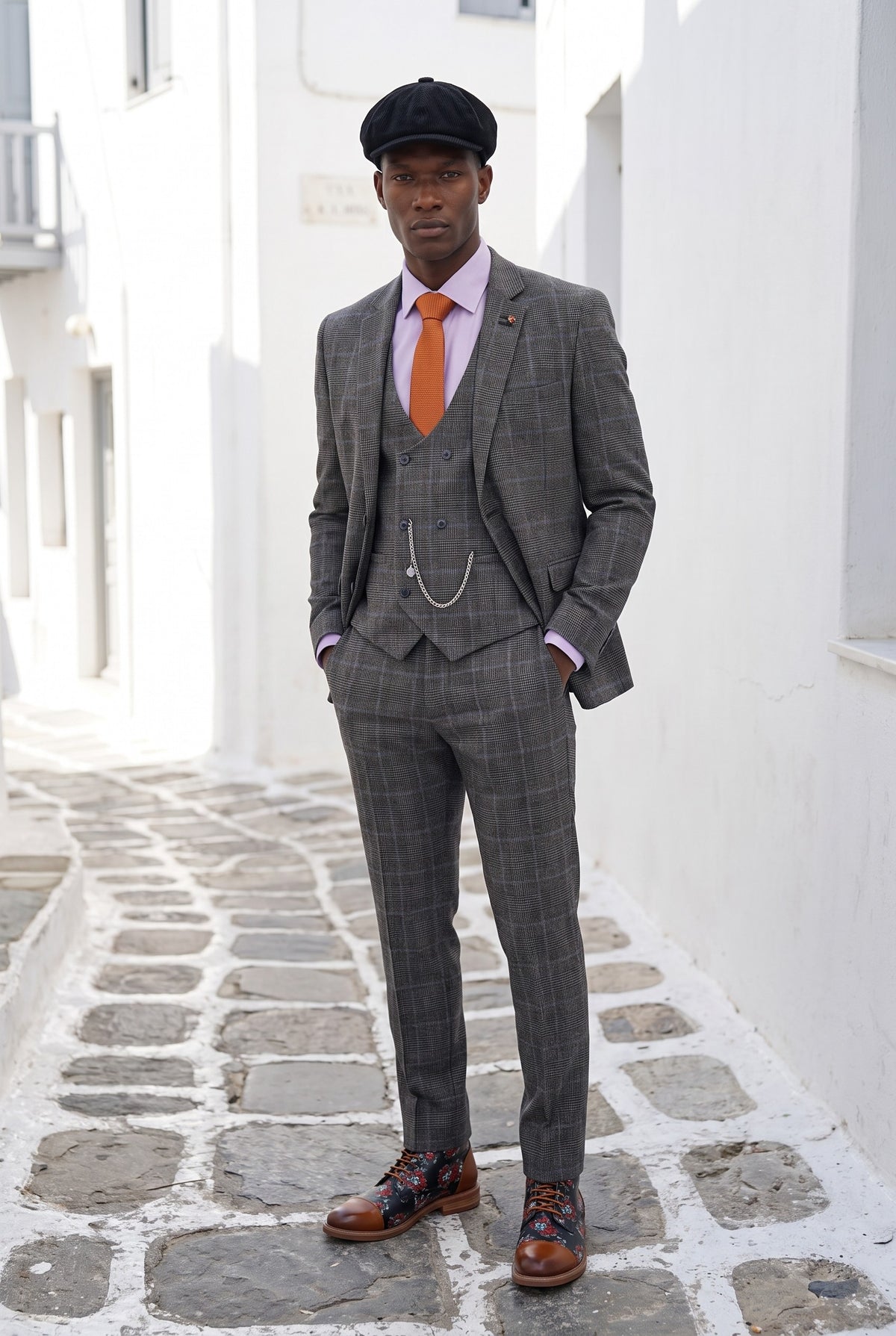 Look #994 styled with Cavani Power - pelēks rūtainais trīsdaļīgs uzvalks