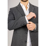 Vīriešu pelēks mētelis ar iecirtuma atloku un vilnas maisījuma apkakli