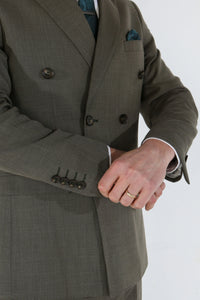 Kurts - vīriešu divdaļīgs salvijas zaļas krāsas uzvalks ar dubultrindu