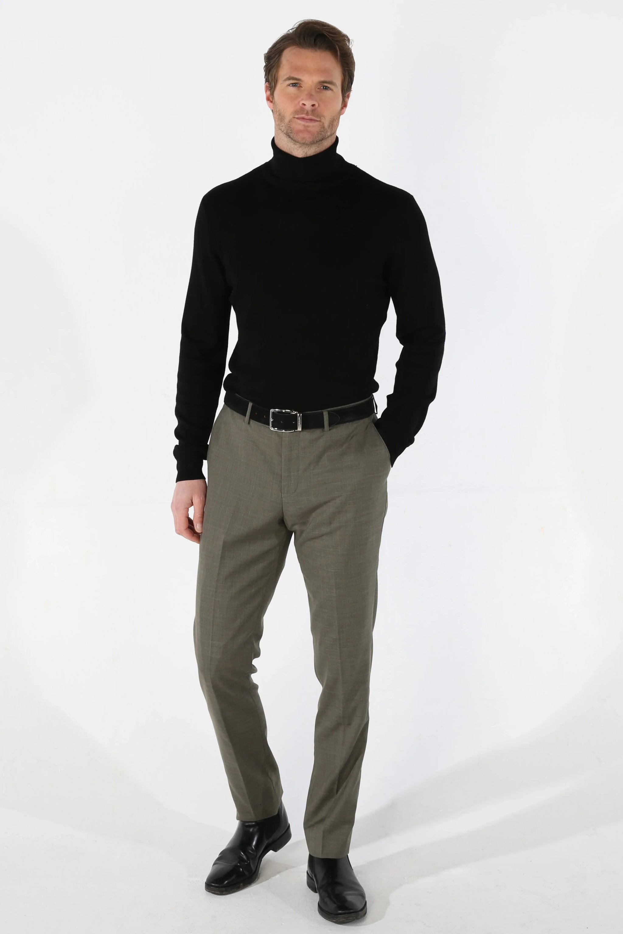 Kurts - vīriešu divdaļīgs salvijas zaļas krāsas uzvalks ar dubultrindu