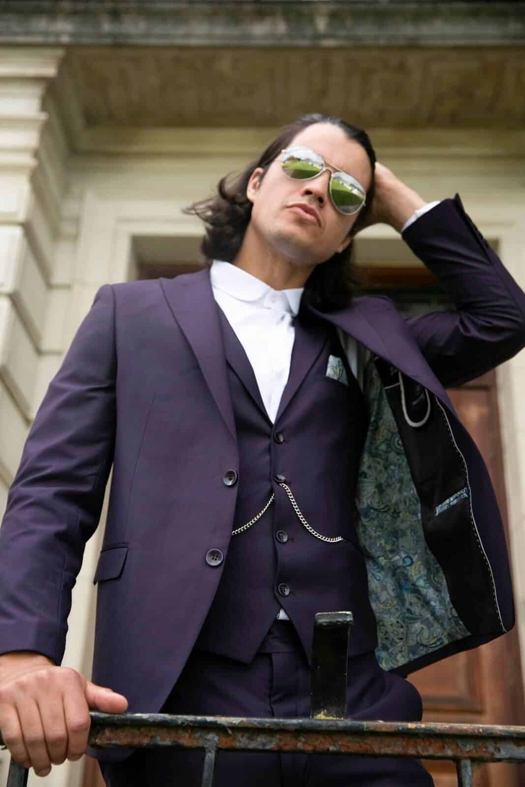 Vīriešu tumši violets trīsdaļīgs uzvalks